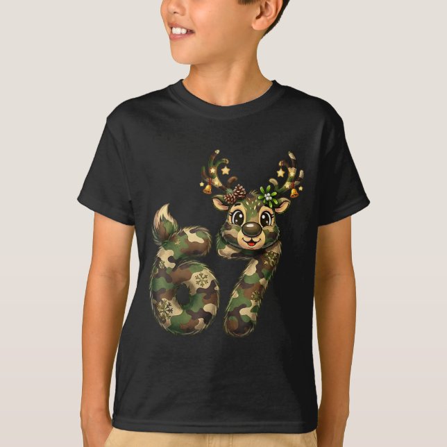 Camiseta Funny 67 Christmas Holiday Camo Hunting Reindeer D (Frente)