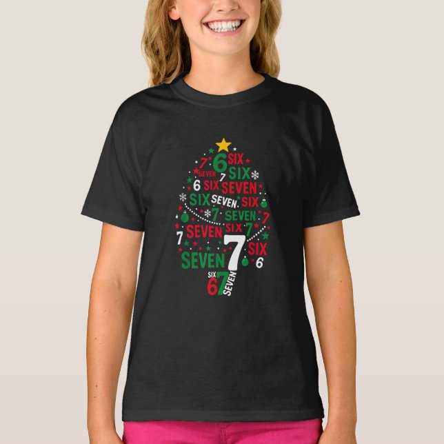 Camiseta Funny 67 Christmas Tree Six Seven Xmas Gifts  (Frente)