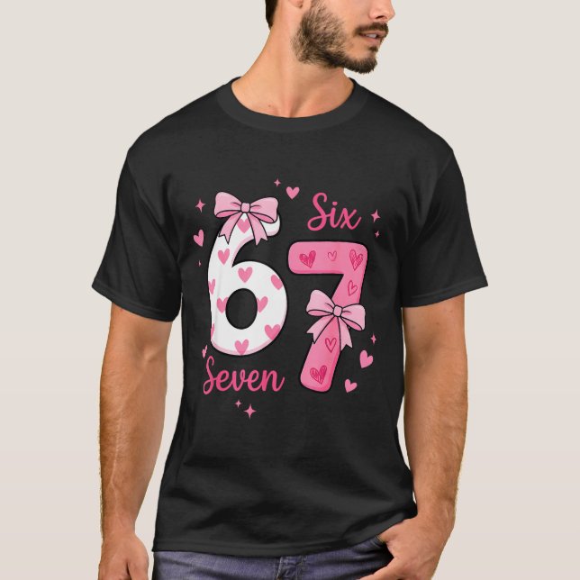 Camiseta Funny 67 Cute Six Seven Meme Nk Hearts Bow Valenti (Frente)