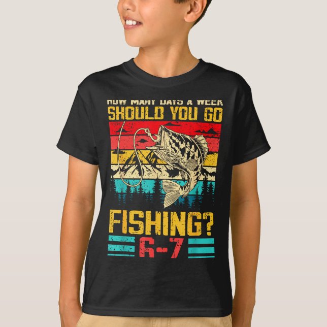 Camiseta Funny 67 How Many Days A Week Should You Go Fishin (Frente)