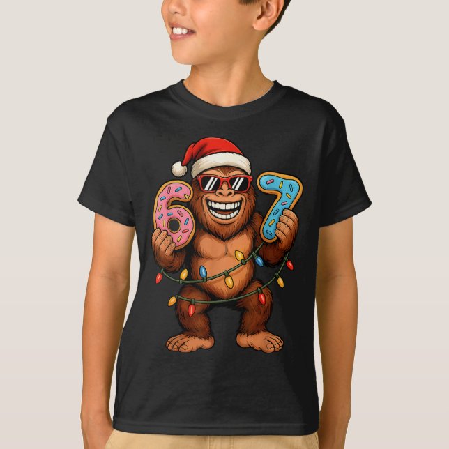 Camiseta Funny 67 Meme Christmas Bigfoot For Kids Teens  (Frente)
