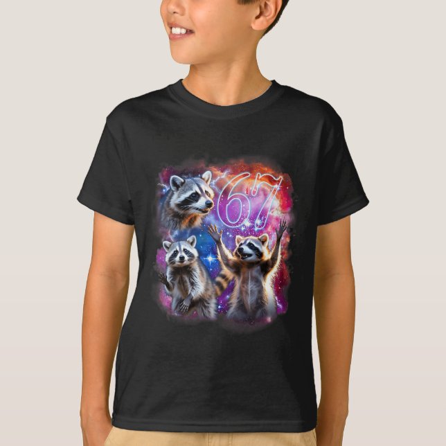 Camiseta Funny 67 Meme Racoon Howling At The Moon Six Seven (Frente)