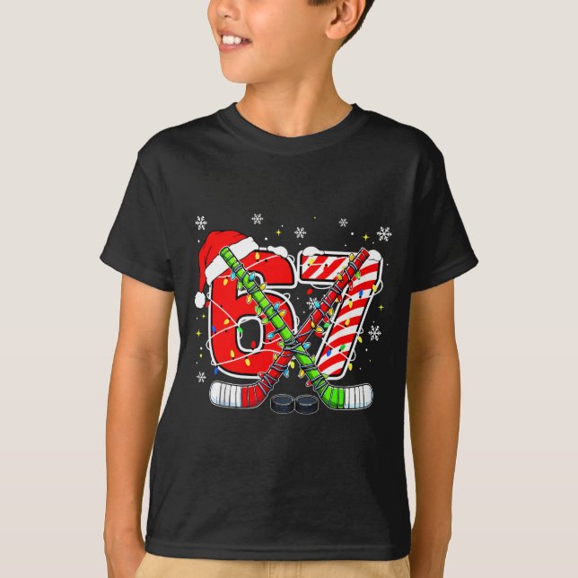 Camiseta Funny 67 Santa Hat Candy Cane Ice Hockey Six Seven (Frente)