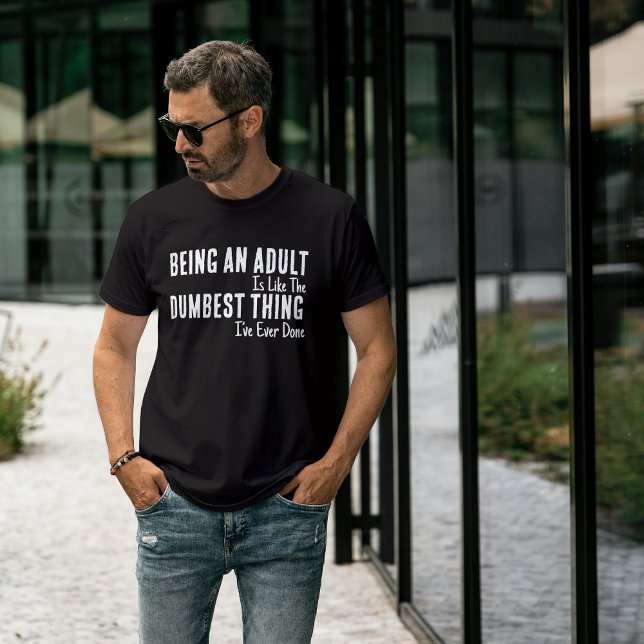 Camiseta Funny Adulting T-Shirt – Being an Adult Is Dumb Te (Funny Adult Humor Shirts – Sarcastic & Inappropriate Tees)