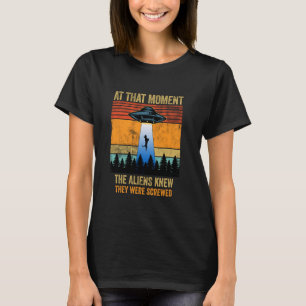 Camiseta Funny Alienígena Abdução Malinois Shepherd UFO Hol