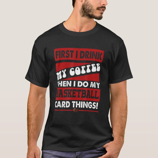 Camiseta Funny Basketball Card Collector, But First Coffee  (Frente)