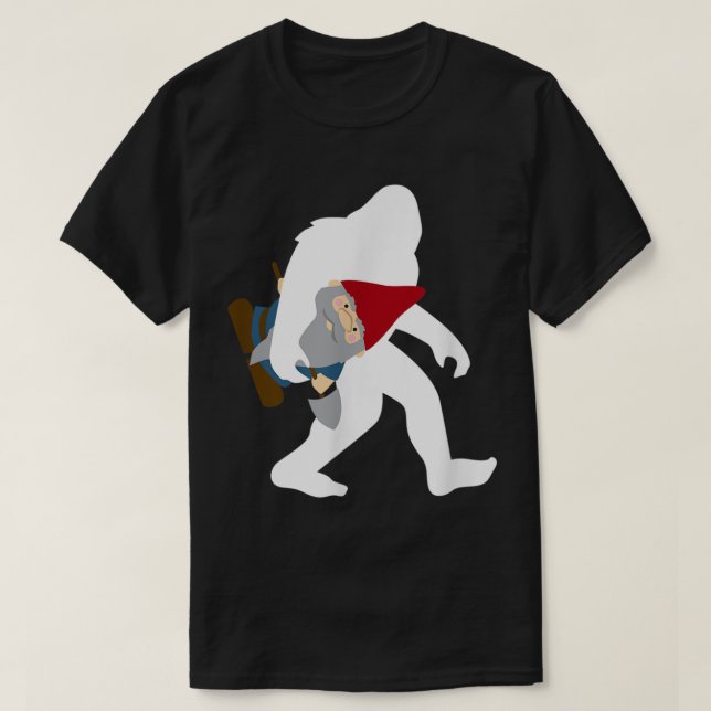 Camiseta Funny Bigfoot Carrying Gnome Design (Frente do Design)