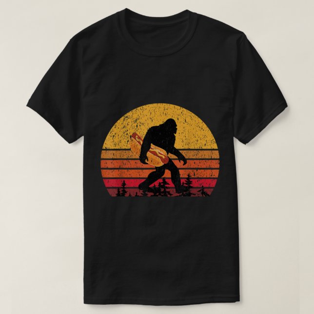 Camiseta Funny Bigfoot Carrying Hotdog Design (Frente do Design)
