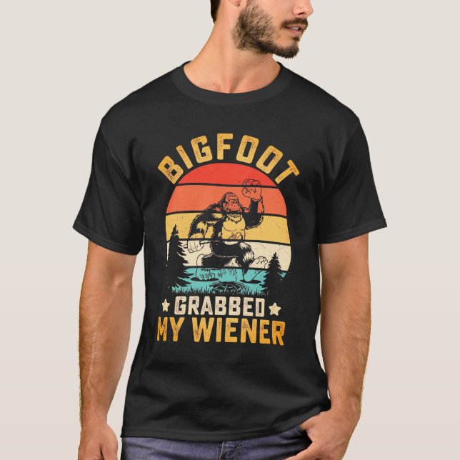 Camiseta Funny Bigfoot Grabbed My Weiner Men's (Frente)