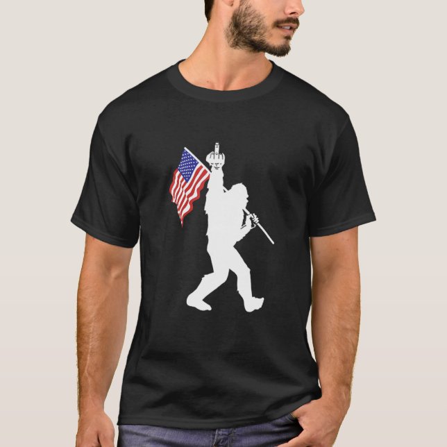 Camiseta Funny Bigfoot Middle Finger USA Flag Sasquatch Bel (Frente)