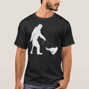 Camiseta Funny Bigfoot Sasquatch Andando Ouro Retriever D