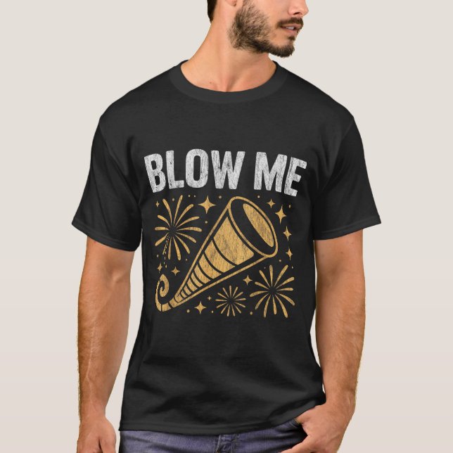 Camiseta Funny Blow Me Kiss Me Happy New Year Couple Humor  (Frente)