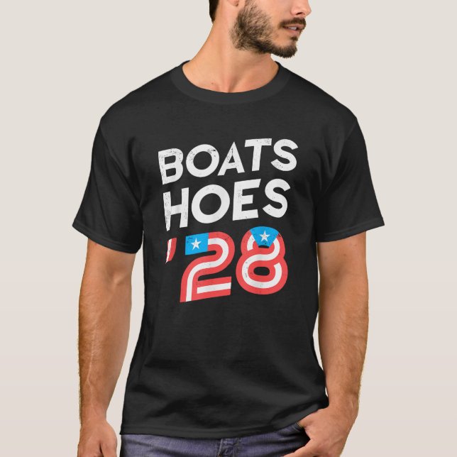 Camiseta Funny Boats Hoes 28 4th Of July  (Frente)