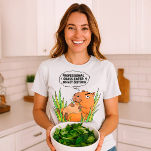 Camiseta Funny Capybara "Comedor profissional de grama"