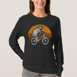 Camiseta Funny Capybara Riding Bike Retro Capibara Biciclet<br><div class="desc">Os de Capybara são super fofos! Quem não iria querer relaxar com um? O trabalho de arte perfeito para donos ou amantes de capybara.</div>
