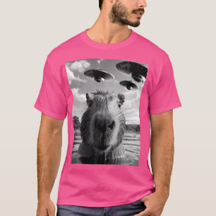 Camiseta Funny Capybara Selfie Com Alienígena Ufos