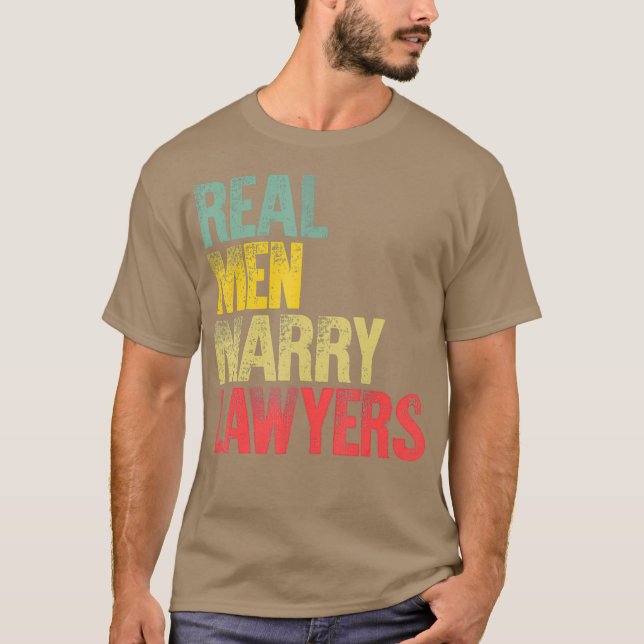 Camiseta Funny Casamento Real Men Casado Advogados (Frente)