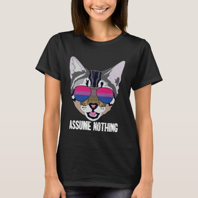 Camiseta Funny Cat Bisexual Assume Nothing Bi Pride (Frente)