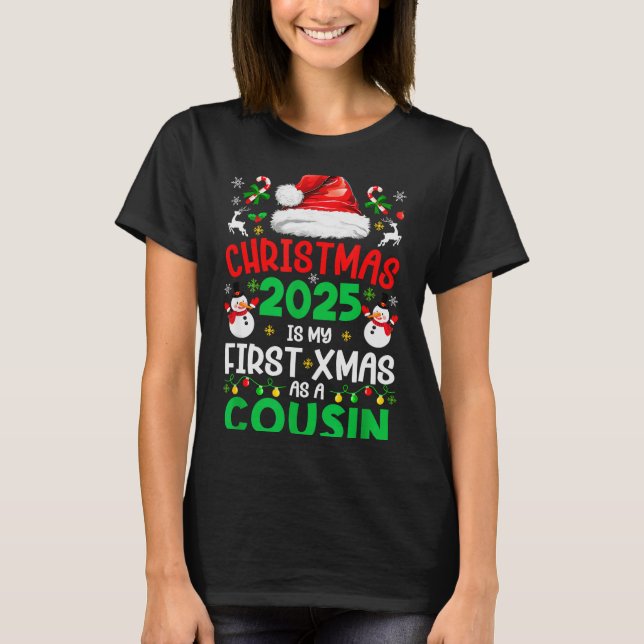 Camiseta Funny Christmas 2025 Is My First Xmas As A Cousin  (Frente)