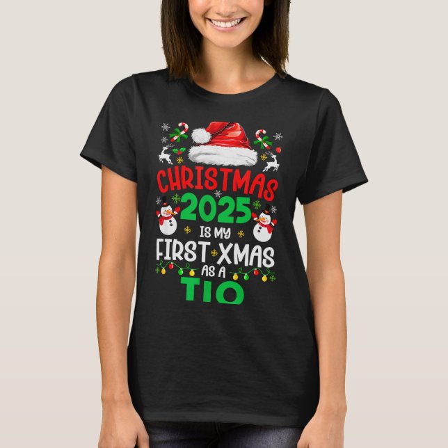 Camiseta Funny Christmas 2025 Is My First Xmas As A Tio Fam (Frente)