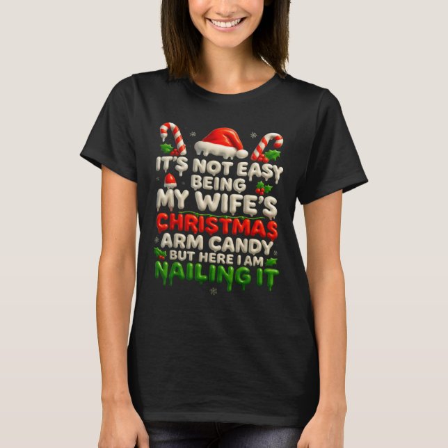 Camiseta Funny Christmas Arm Candy Husband Holiday Couple H (Frente)