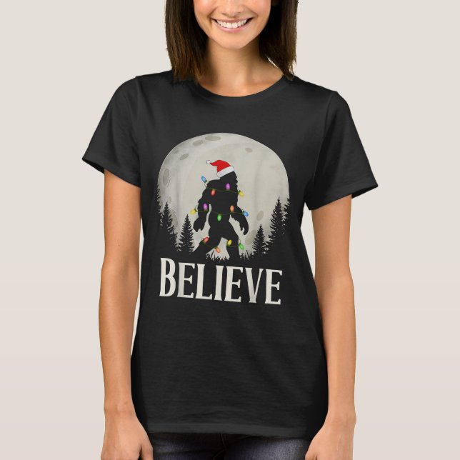 Camiseta Funny Christmas Bigfoot Santa Hat Moon Sasquatch K (Frente)