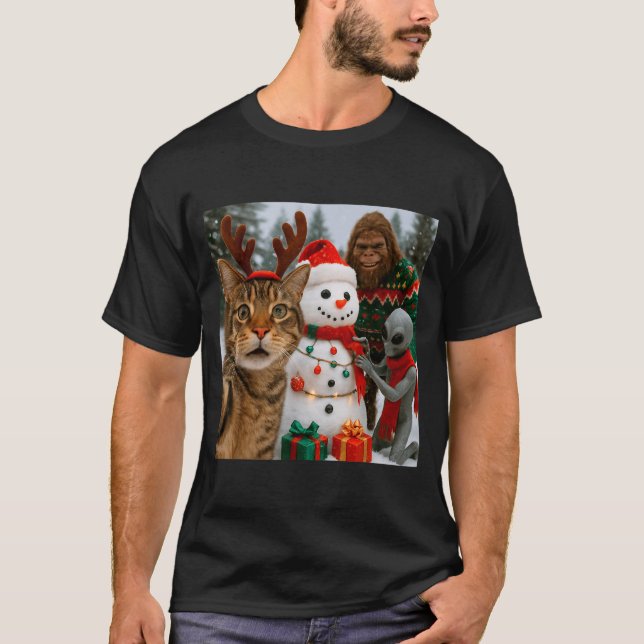 Camiseta Funny Christmas Cat Selfie With Bigfoot Alien &amp (Frente)