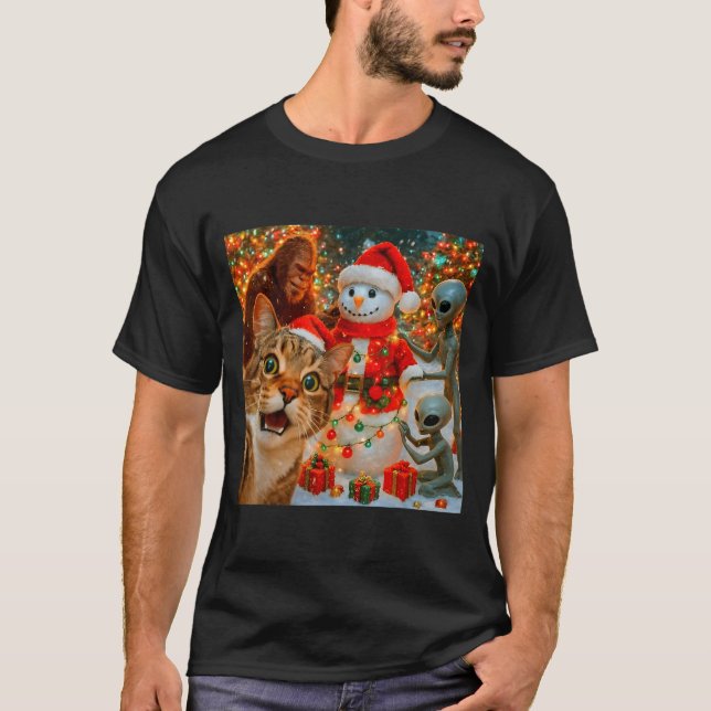Camiseta Funny Christmas Cat Selfie With Bigfoot Alien &amp (Frente)