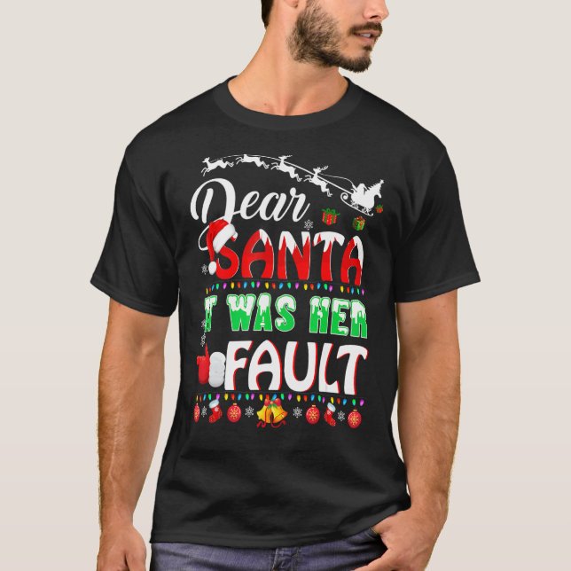 Camiseta Funny Christmas Couples Shirts Dear Santa It Was H (Frente)