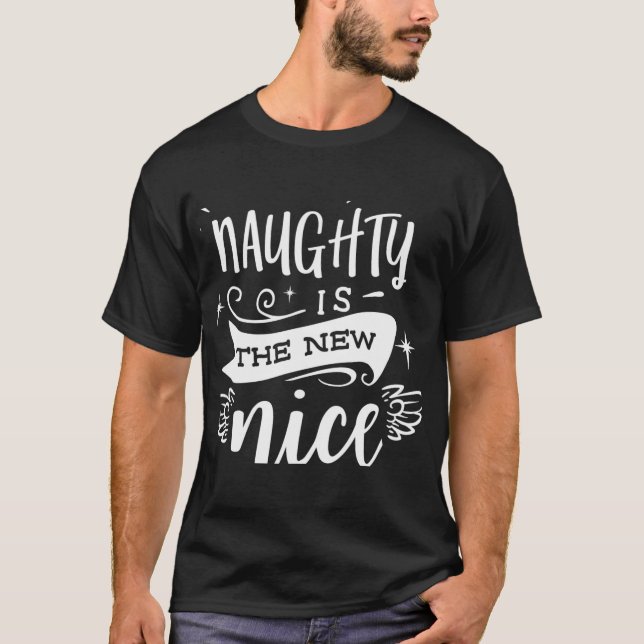 Camiseta Funny Christmas Naughty Is The New Nice Monogram T (Frente)