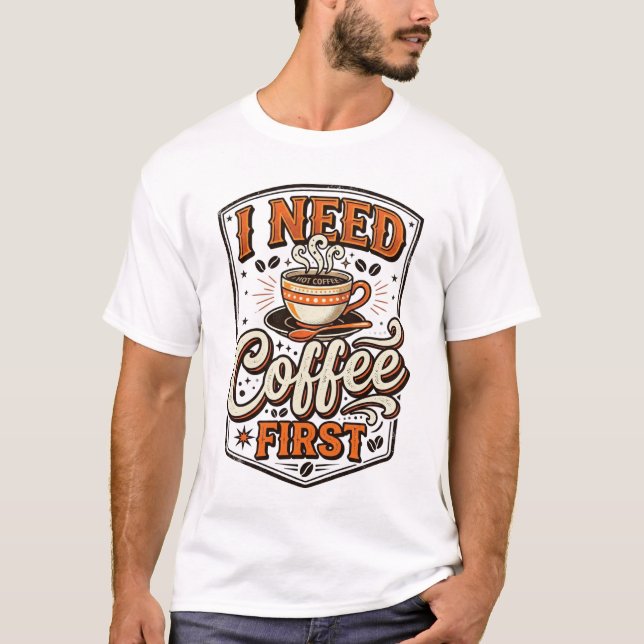 Camiseta Funny Coffee Lover T-Shirt – “I Need Coffee First” (Frente)