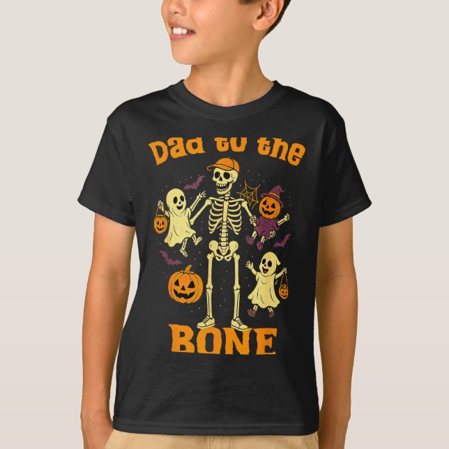 Camiseta Funny Dad To The Bone Skeleton With Kids Halloween (Frente)