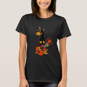 Camiseta Funny Doberman Pinscher Tocando Violão