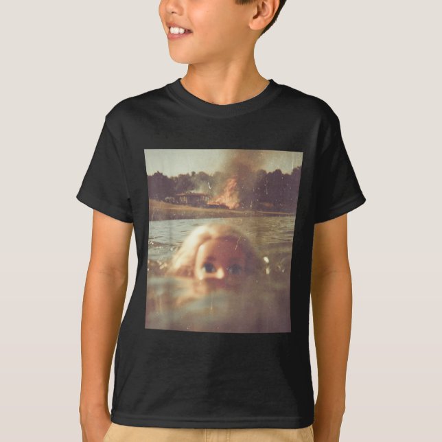 Camiseta Funny Doll Face Swimming Meme  (Frente)