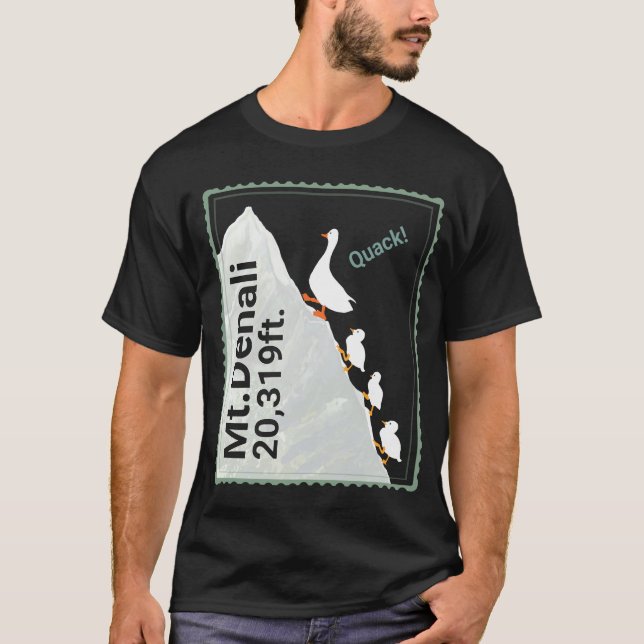 Camiseta  Funny ducks climbing Mt.Denali. Quack! (Frente)