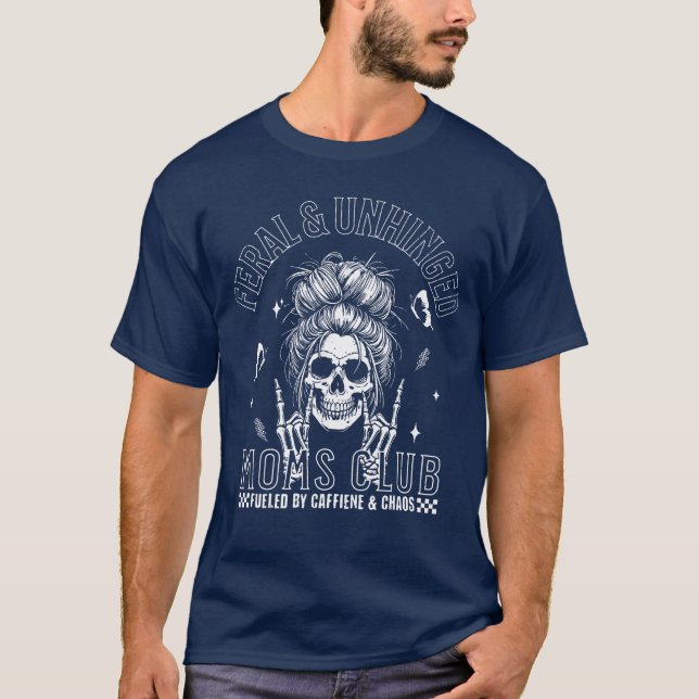 Camiseta Funny Feral and Unhinged Moms Club Skeleton Coffee (Frente)