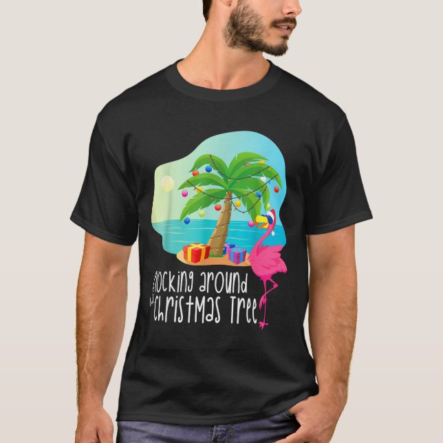 Camiseta Funny Flamingo Flocking Around The Christmas Tree  (Frente)