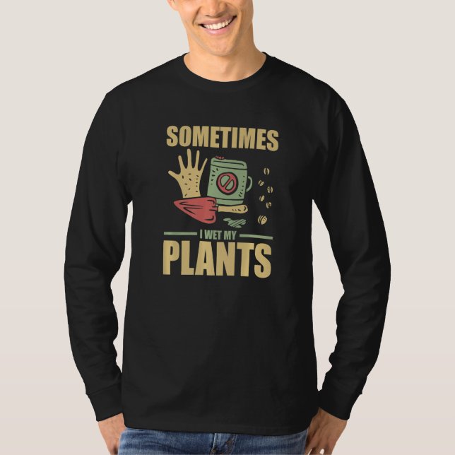 Camiseta Funny Gardening Sometimes I Wet My Plants Gardener (Frente)