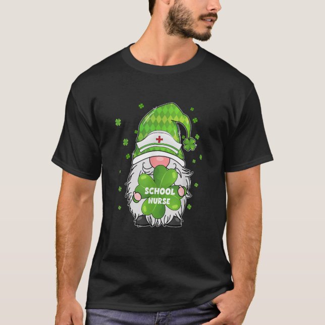Camiseta Funny Gnome With Shamrock School Nurse St Patricks (Frente)