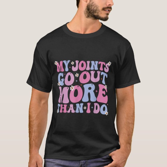 Camiseta Funny Groovy My Joints Go Out More Than I Do Cool  (Frente)