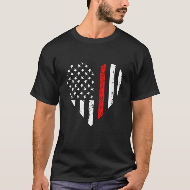 Camiseta Funny Heart Firefighter Patriotic American US Flag (Frente)