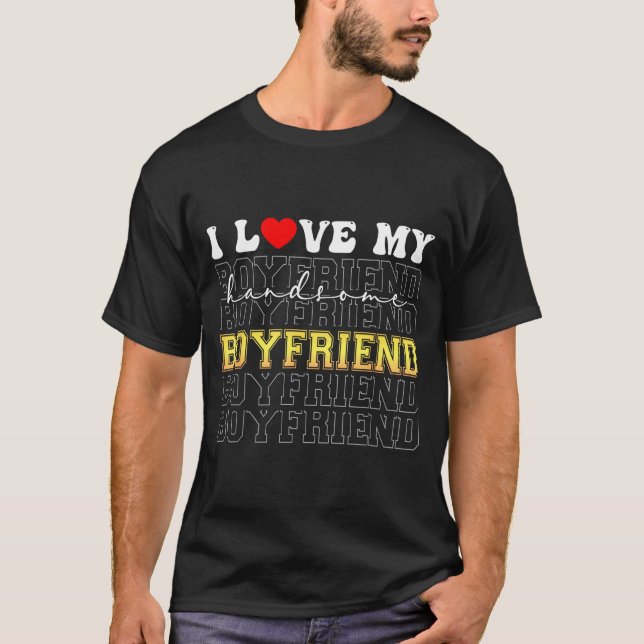 Camiseta Funny I Love My Handsome Boyfriend Valentine  (Frente)