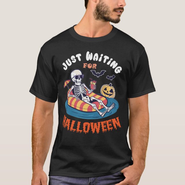 Camiseta Funny Just Waiting For Halloween Skeleton Spooky  (Frente)