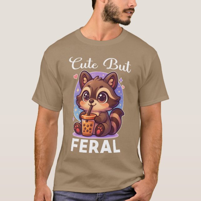 Camiseta Funny Kawaii Raccoon Drinking Boba Cute But Feral  (Frente)