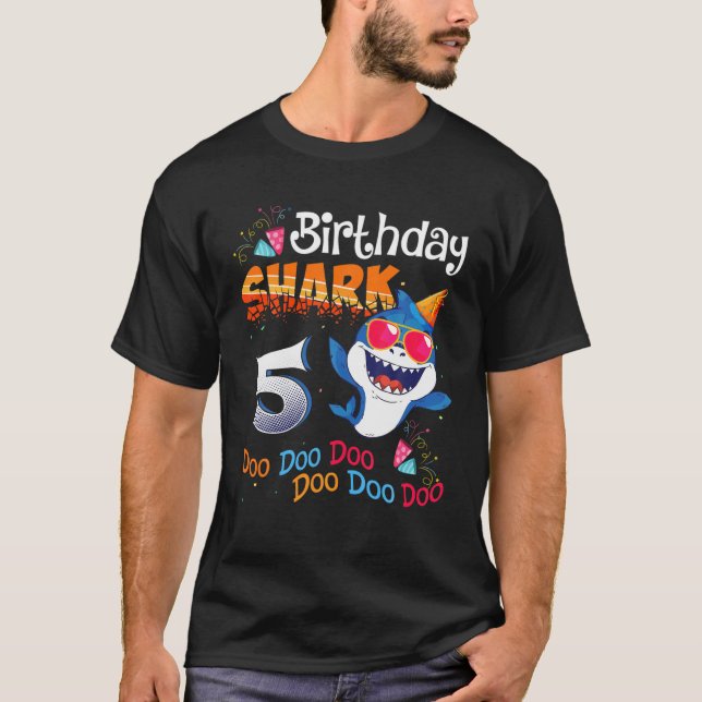 Camiseta Funny Kids Baby Shark 5 Years Old 5Th Birthday Doo (Frente)