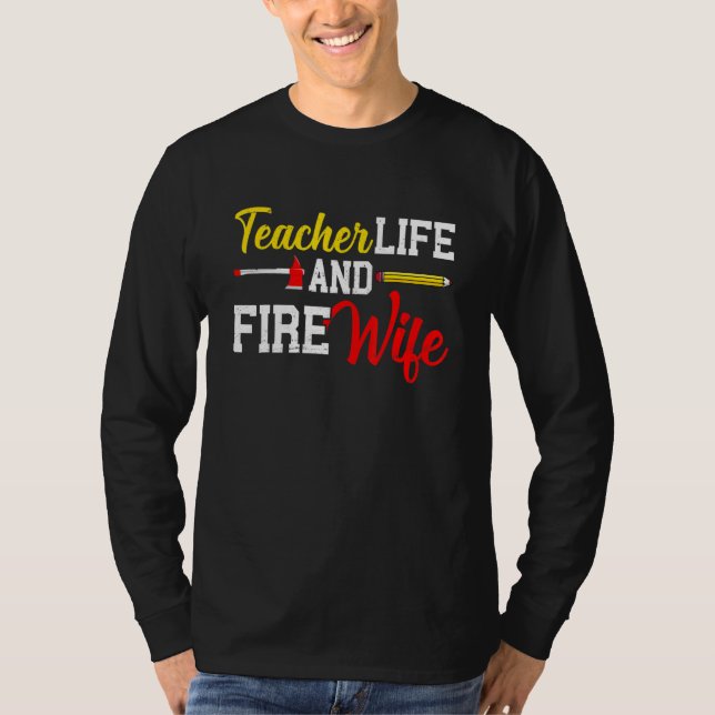 Camiseta Funny Life Fire Wife Teacher And Firefighter Wife  (Frente)