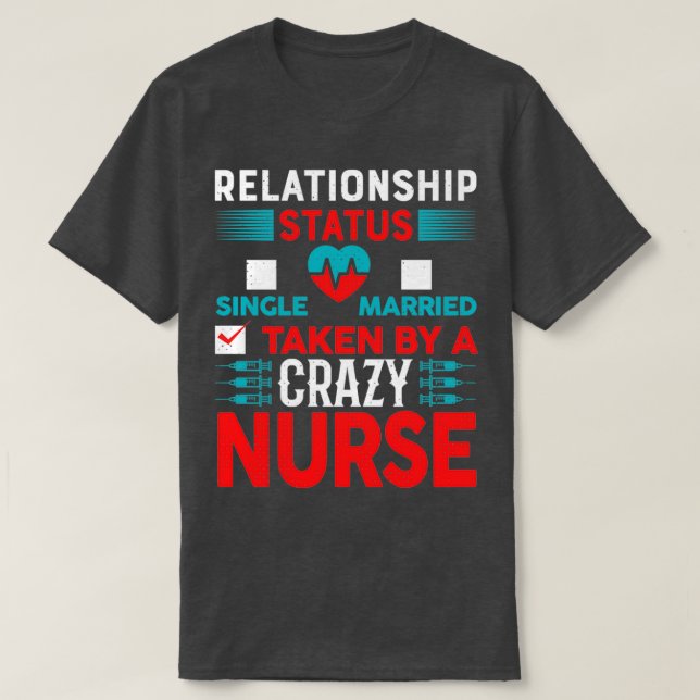 Camiseta Funny Male Nurses Know Where To Stick It Doctor Gi (Frente do Design)