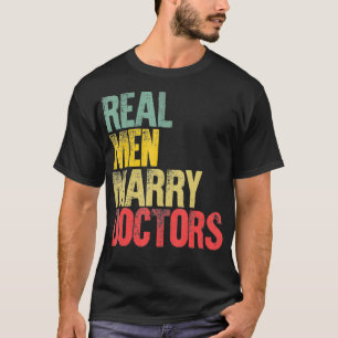 Camiseta Funny Marriage  Real Men Marry Doctors Groom