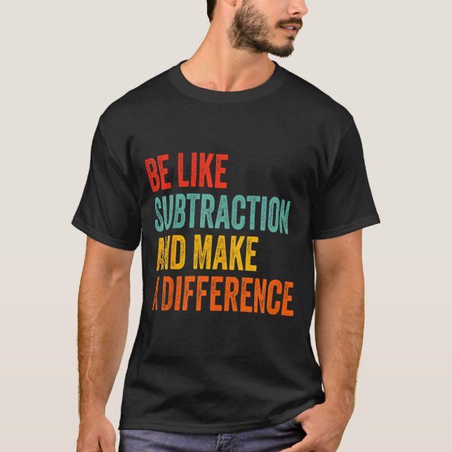 Camiseta Funny Math Teacher Be Like Subtraction And Make A  (Frente)
