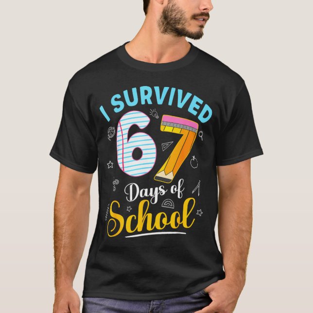 Camiseta Funny Meme I Survived 67 Days Of School Teacher St (Frente)